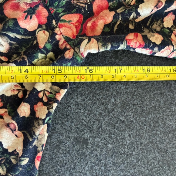 Floral Peruvian Connection v-neck with ruching - Picture 9 of 11